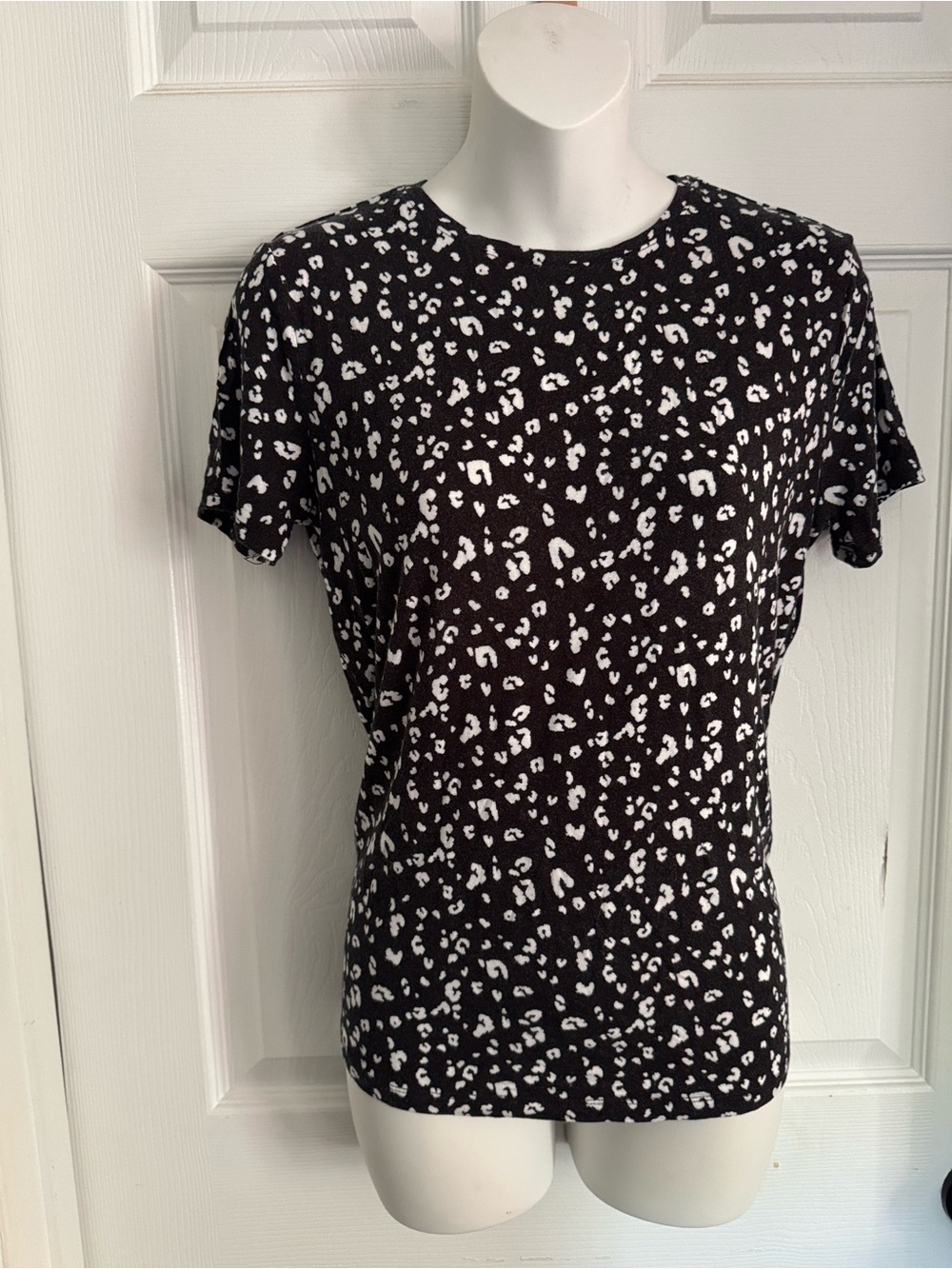 Nine West Soft Spun Black White Leopard Animal Print Crewneck Tee Shirt
